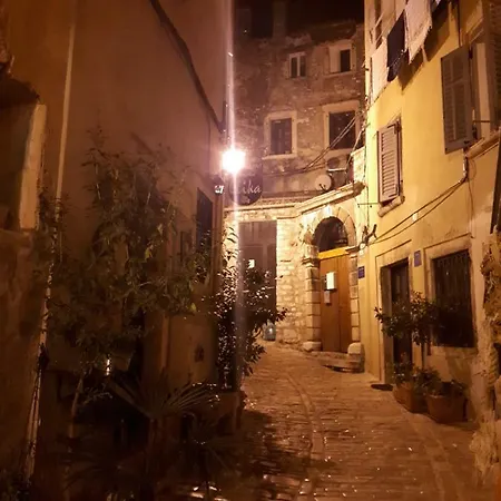 Old Town Apartman *