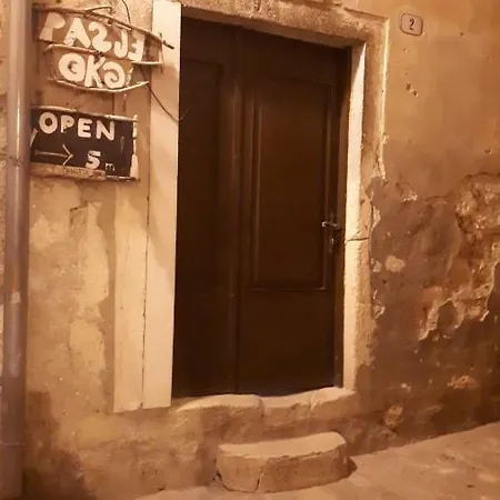 Old Town Apartman *